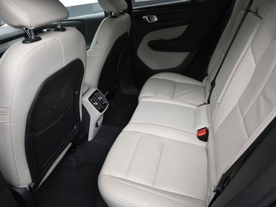2023 Volvo XC40 Ultimate Bright Theme