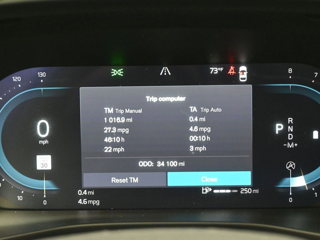 2023 Volvo XC40 Ultimate Bright Theme