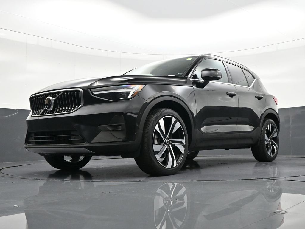 2023 Volvo XC40 Ultimate Bright Theme