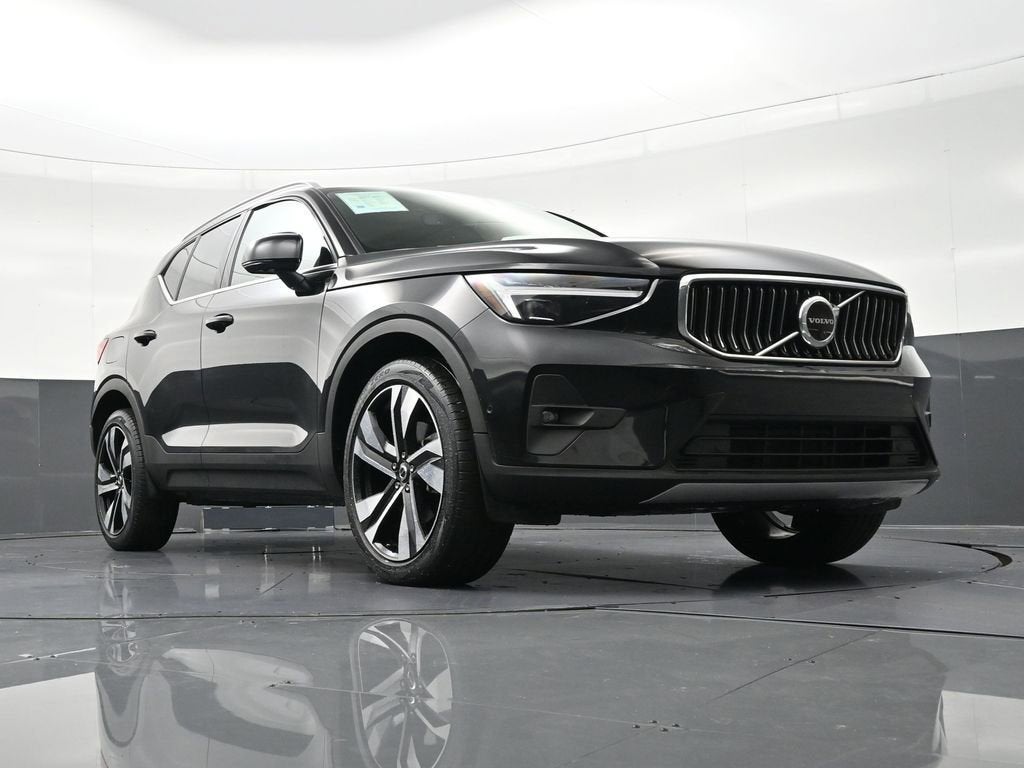 2023 Volvo XC40 Ultimate Bright Theme
