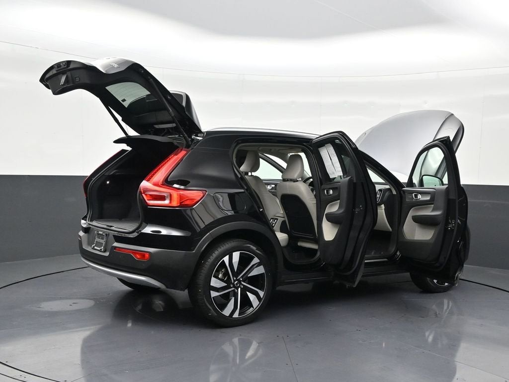 2023 Volvo XC40 Ultimate Bright Theme