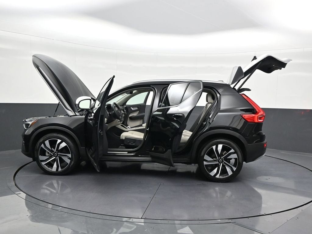 2023 Volvo XC40 Ultimate Bright Theme