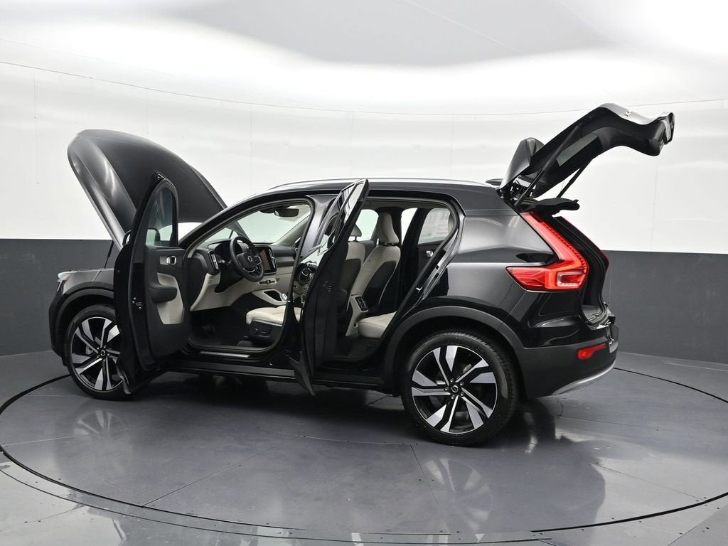 2023 Volvo XC40 Ultimate Bright Theme