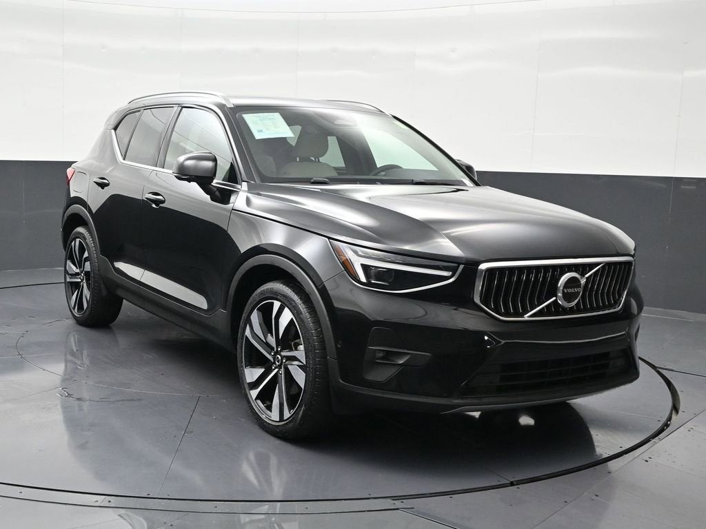 2023 Volvo XC40 Ultimate Bright Theme
