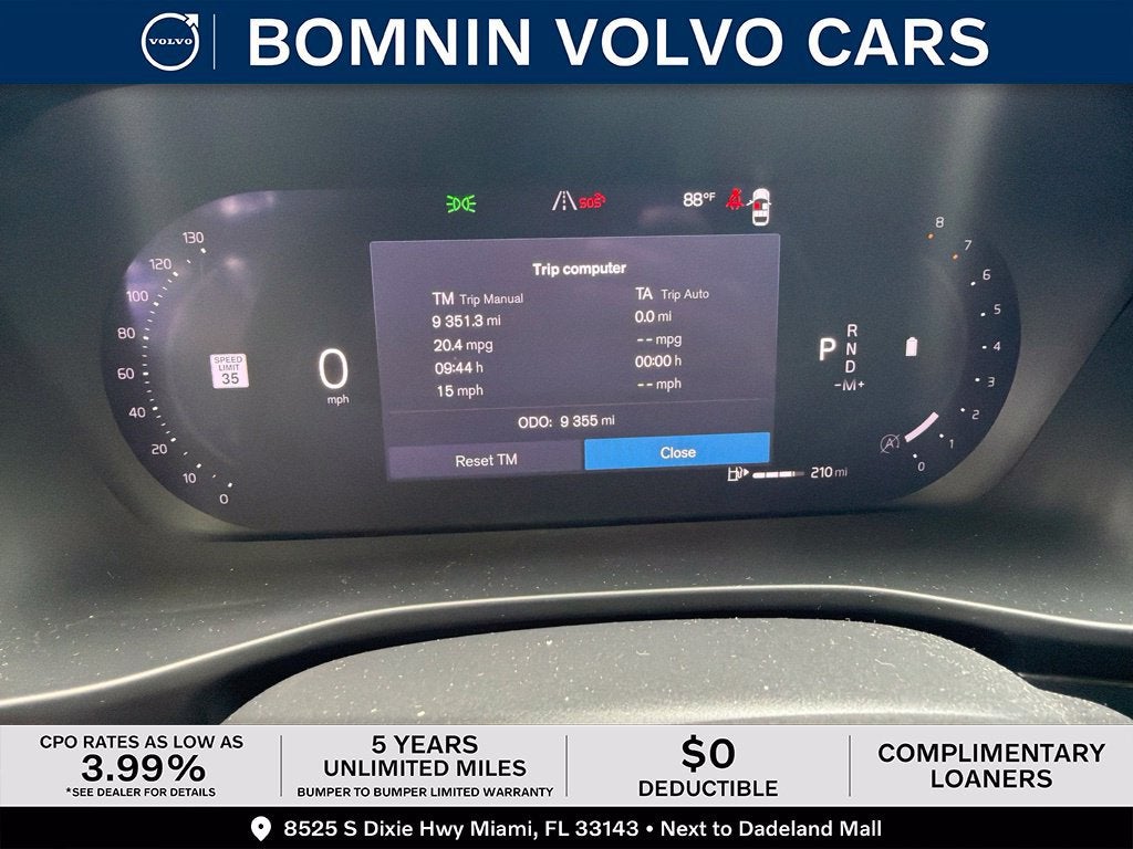 2024 Volvo XC40 Plus Dark Theme
