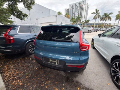 2024 Volvo XC40 Plus Dark Theme