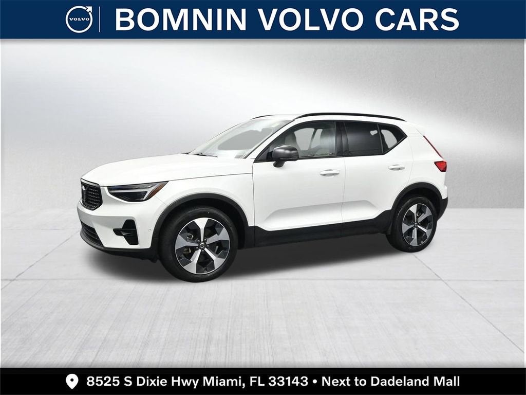 2024 Volvo XC40 B5 Plus Dark AWD's photo
