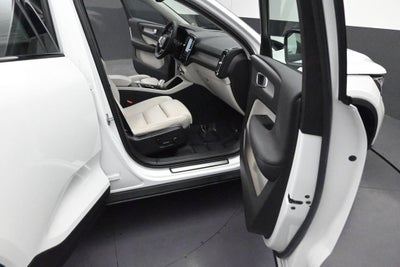 2024 Volvo XC40 Plus Dark Theme