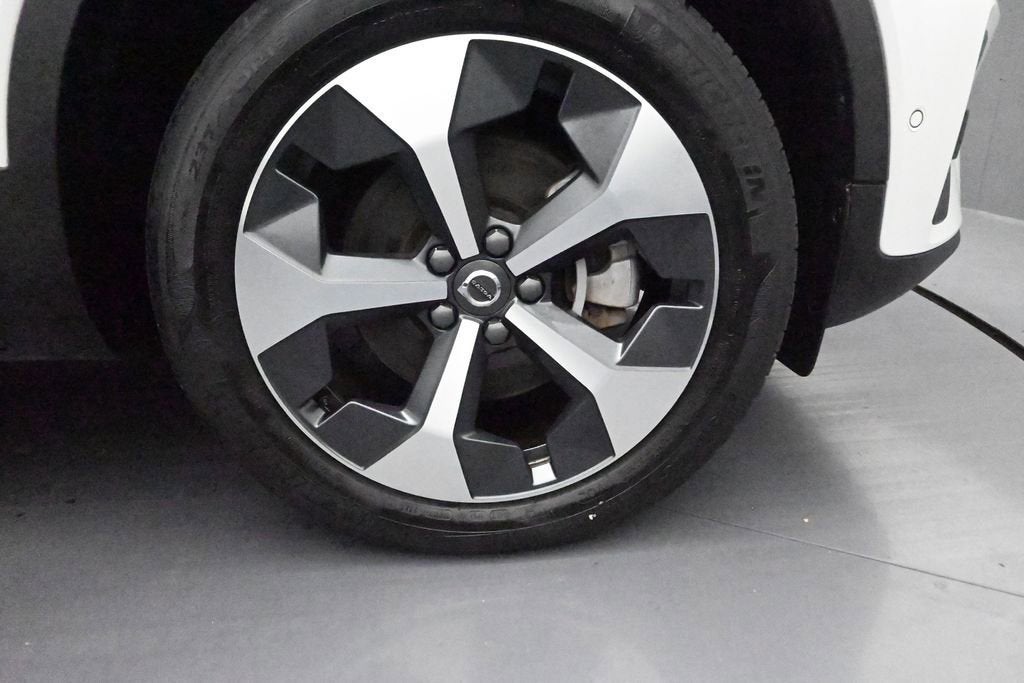 2024 Volvo XC40 Plus Dark Theme