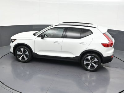 2024 Volvo XC40 Plus Dark Theme