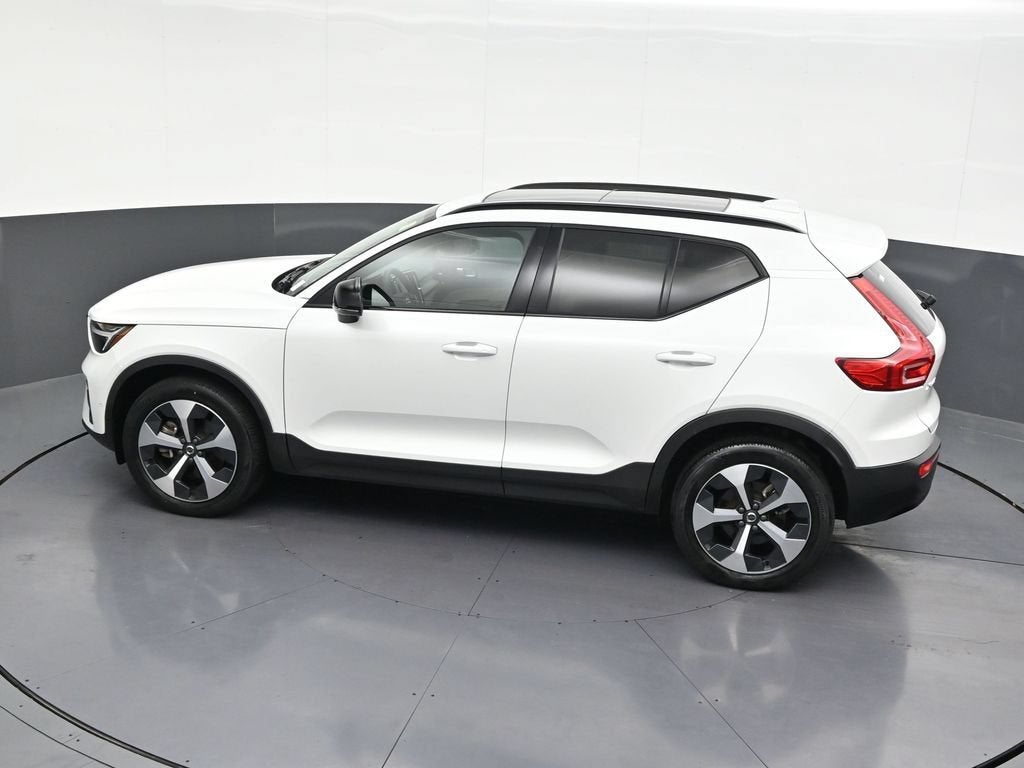 2024 Volvo XC40 Plus Dark Theme