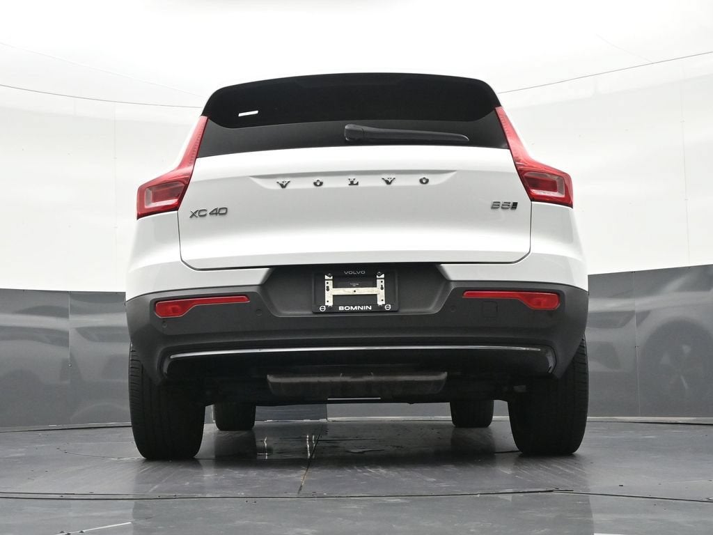 2024 Volvo XC40 Plus Dark Theme
