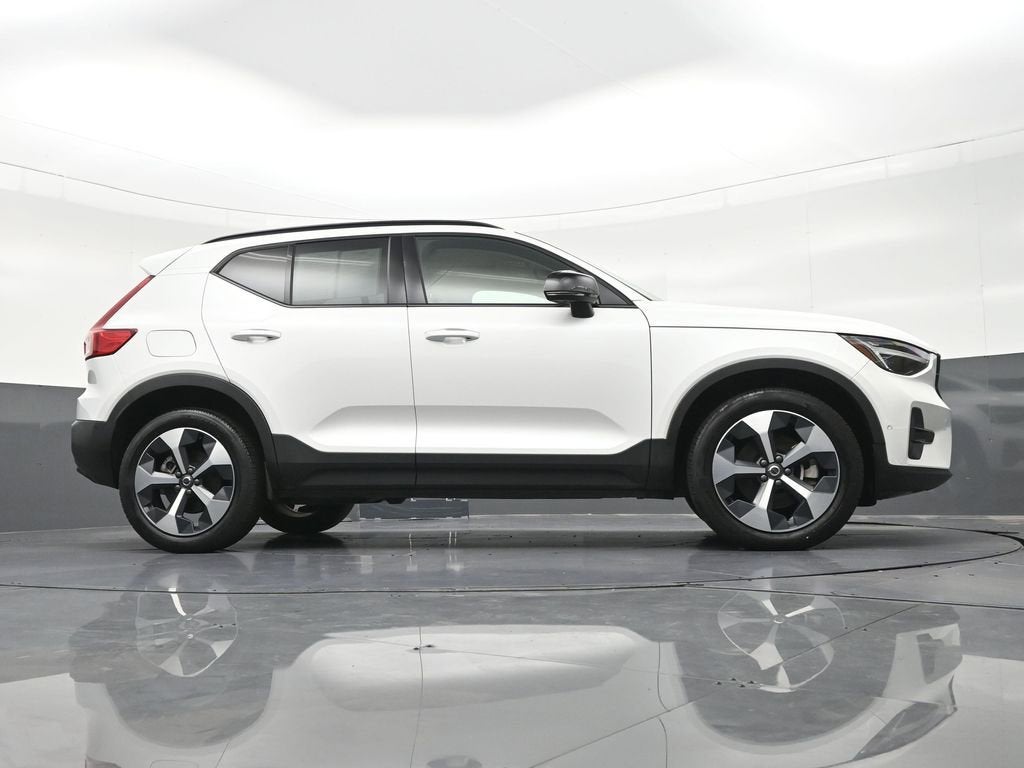 2024 Volvo XC40 Plus Dark Theme