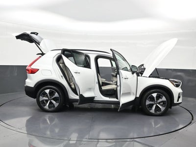 2024 Volvo XC40 Plus Dark Theme