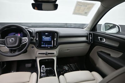 2023 Volvo XC40 Plus Bright Theme