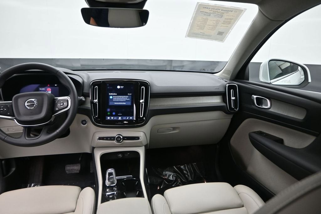 2023 Volvo XC40 Plus Bright Theme