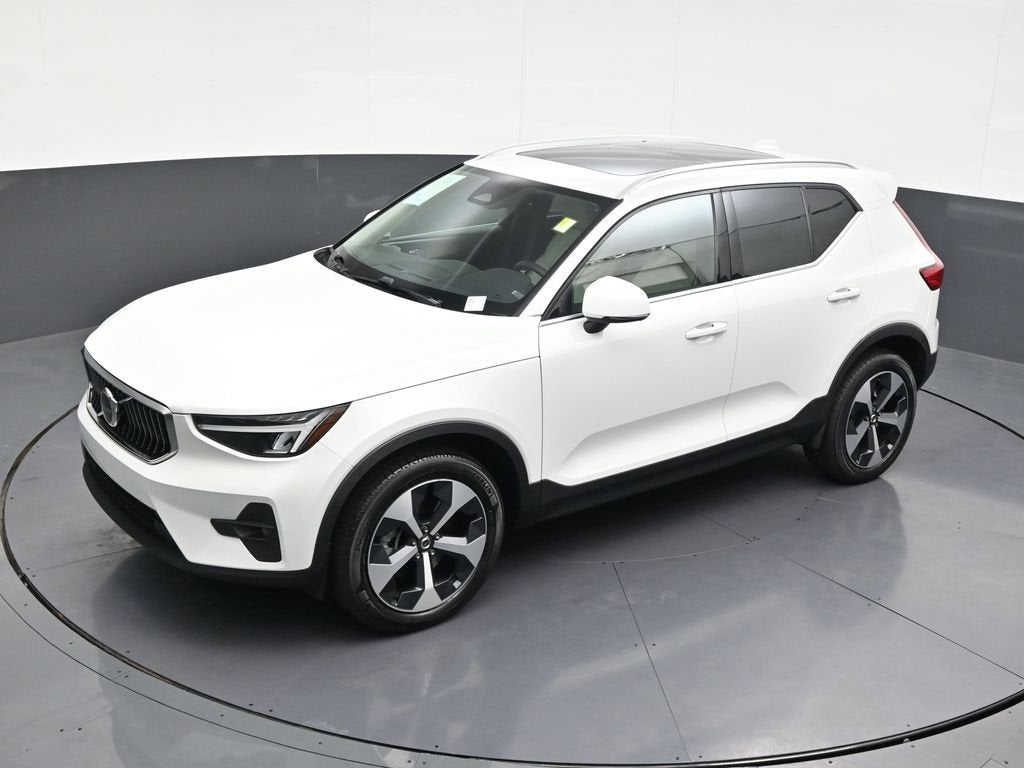 2023 Volvo XC40 Plus Bright Theme