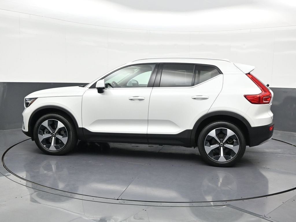 2023 Volvo XC40 Plus Bright Theme