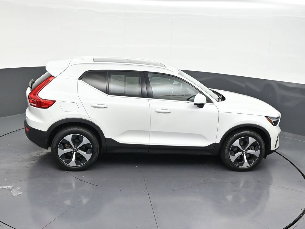 2023 Volvo XC40 Plus Bright Theme