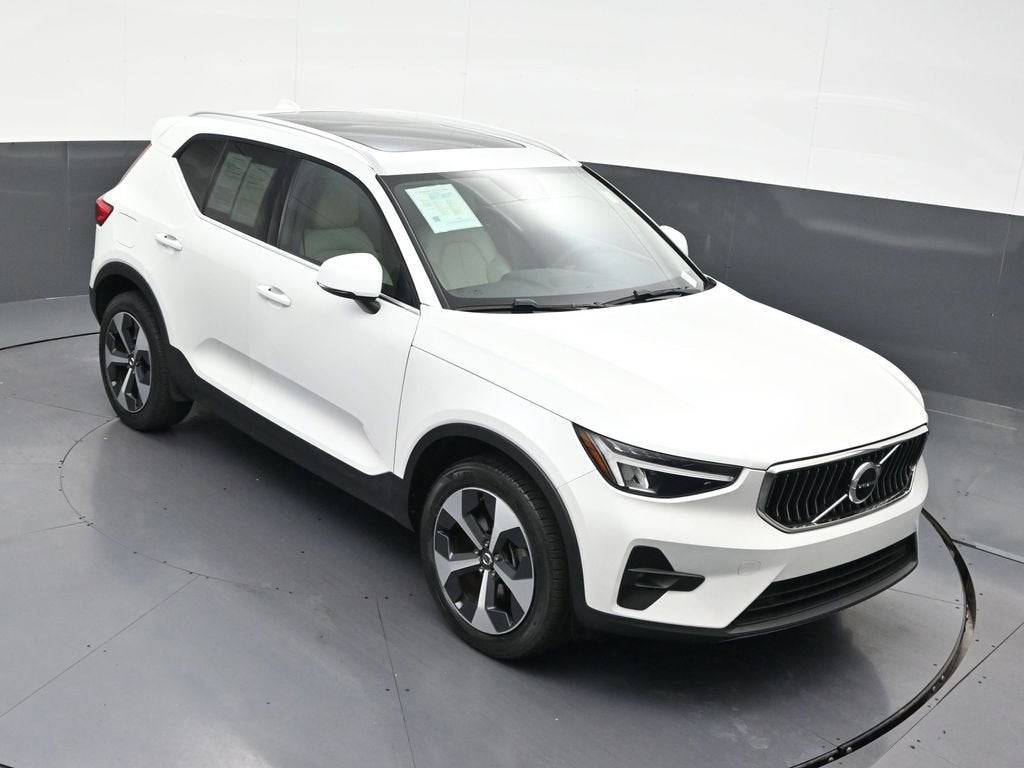 2023 Volvo XC40 Plus Bright Theme