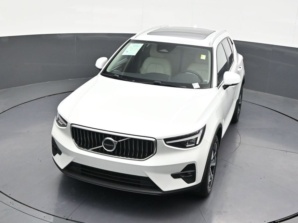 2023 Volvo XC40 Plus Bright Theme