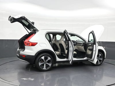 2023 Volvo XC40 Plus Bright Theme