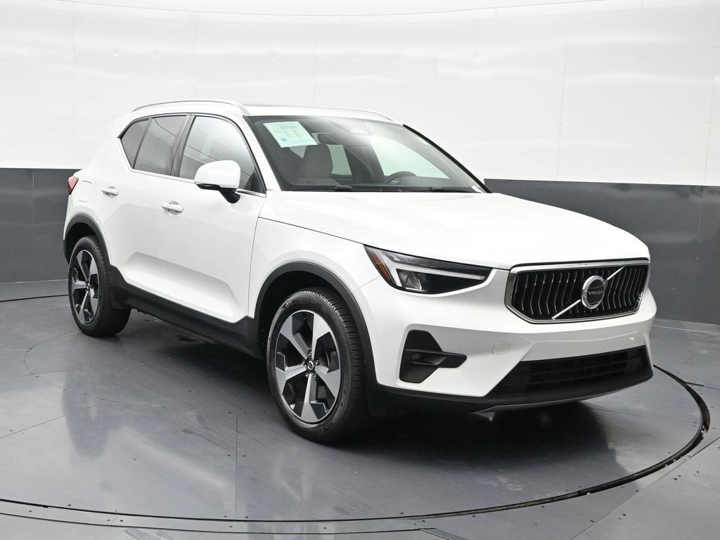 2023 Volvo XC40 Plus Bright Theme