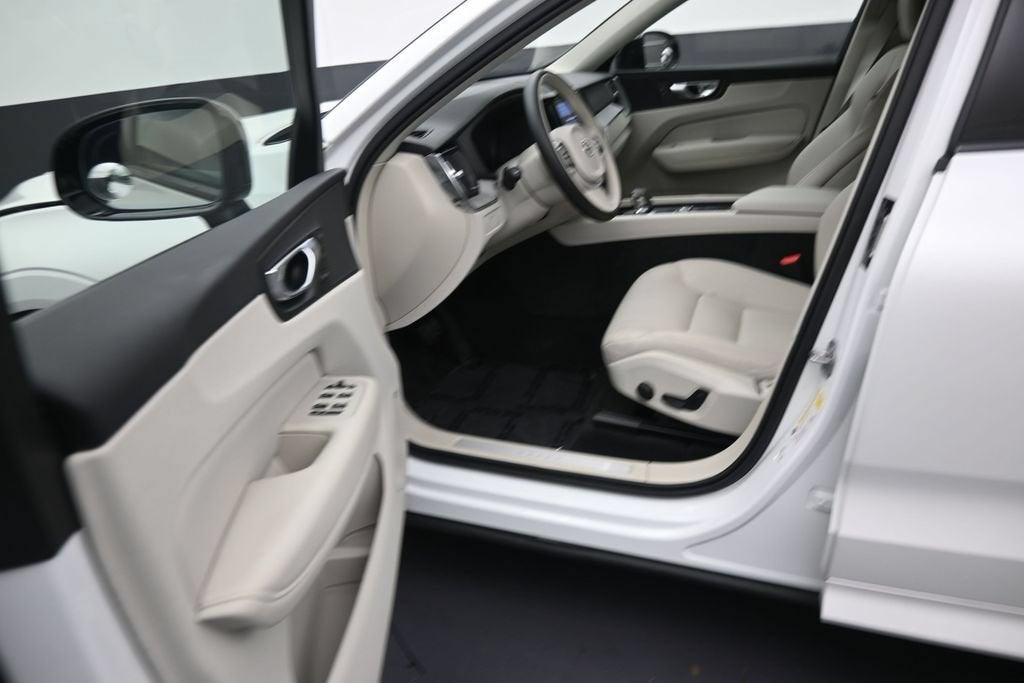 2025 Volvo XC60 Plus