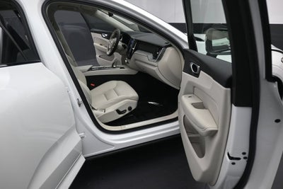2025 Volvo XC60 Plus