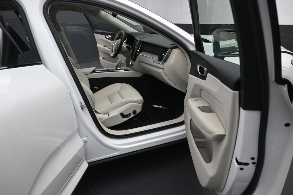 2025 Volvo XC60 Plus