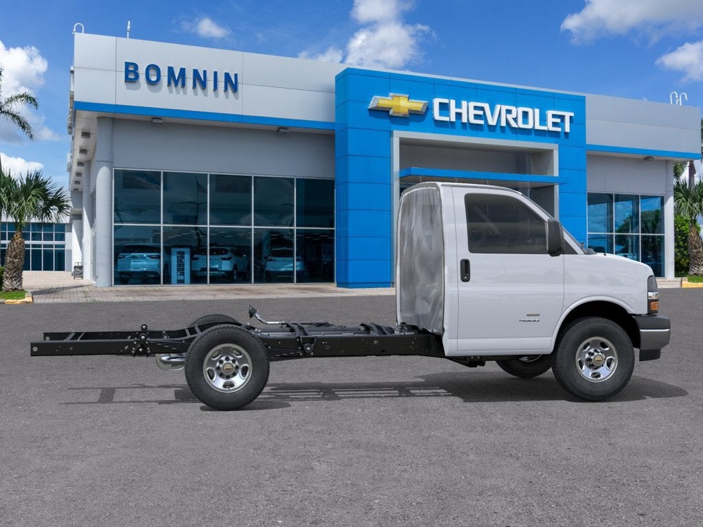 2026 Chevrolet Express Cutaway 3500 1WT