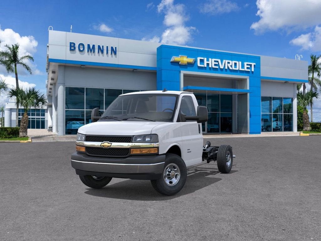 2025 Chevrolet Express Cutaway 3500 1WT