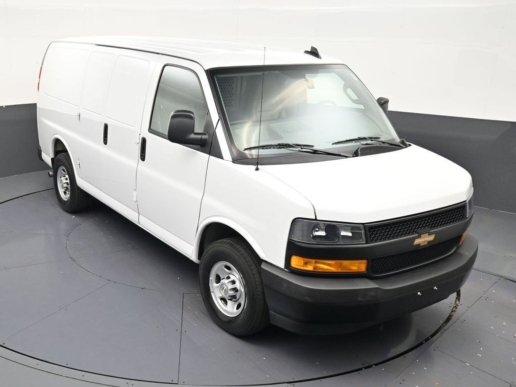 2025 Chevrolet Express Cargo WT