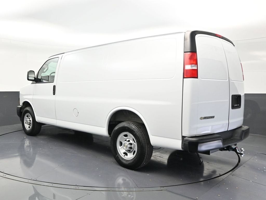 2025 Chevrolet Express Cargo WT