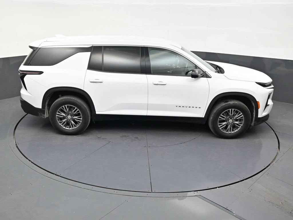 2024 Chevrolet Traverse LS