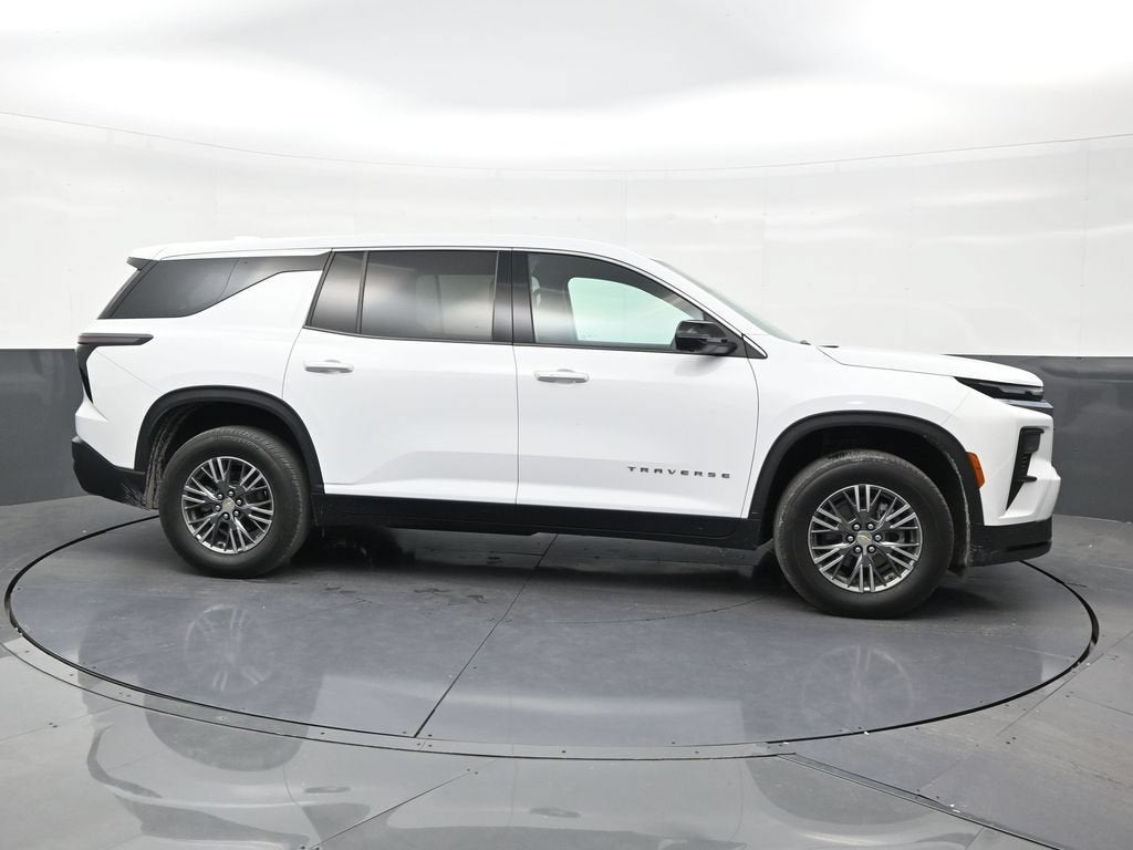 2024 Chevrolet Traverse LS