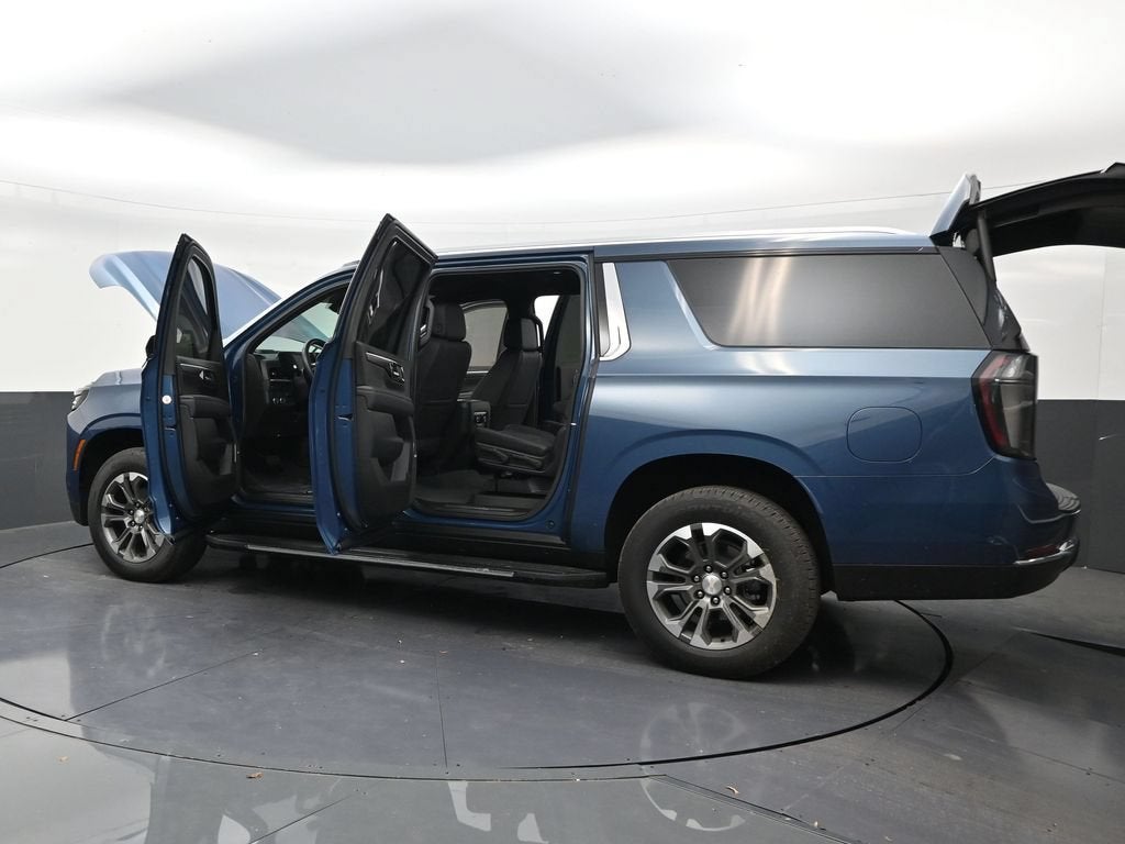 2025 Chevrolet Suburban LT