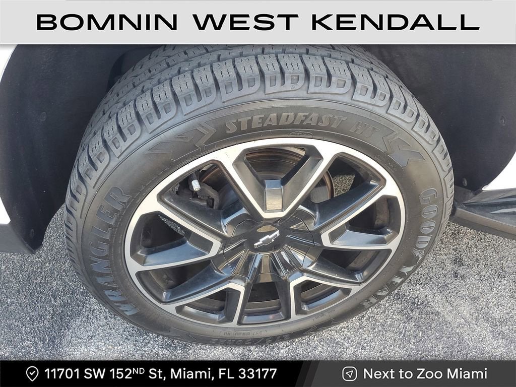 2023 Chevrolet Suburban RST