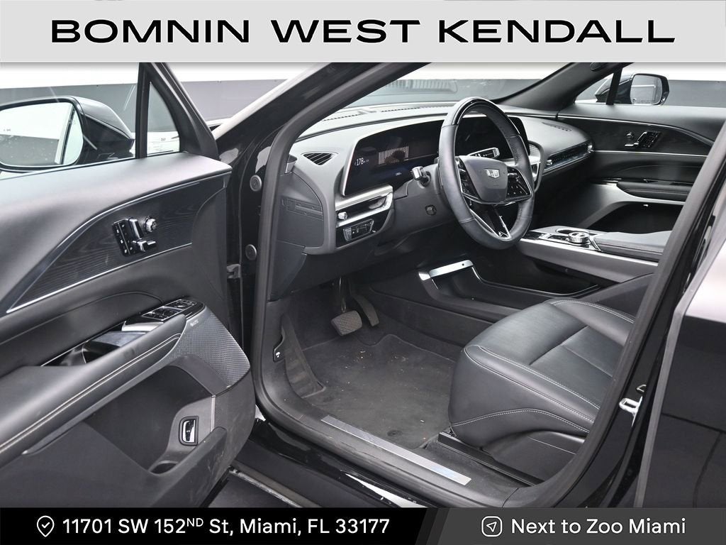 2025 Cadillac LYRIQ Luxury 2