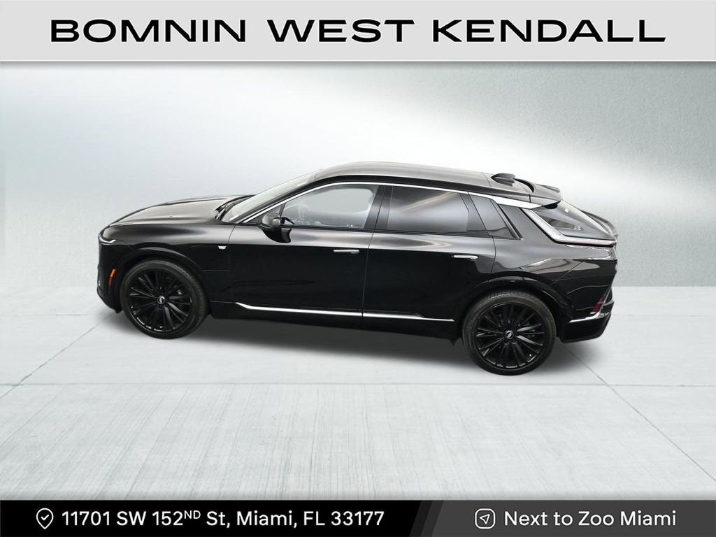 2025 Cadillac LYRIQ Luxury 2