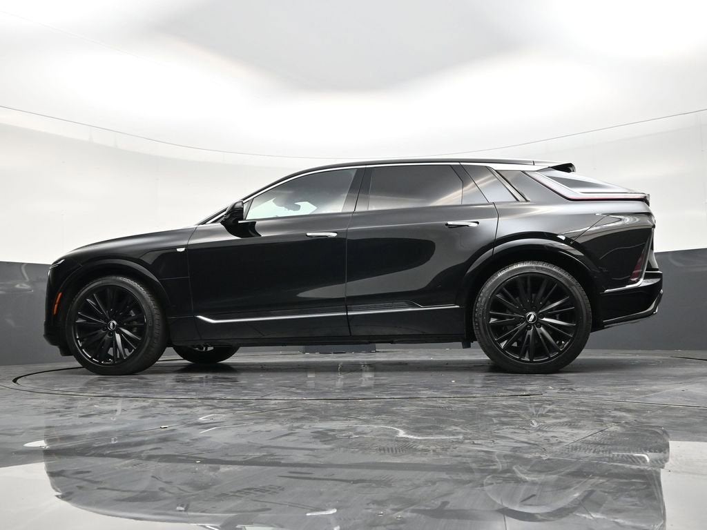 2025 Cadillac LYRIQ Luxury 2