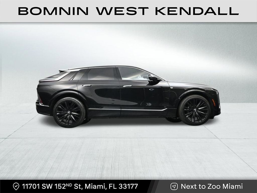 2025 Cadillac LYRIQ Luxury 2