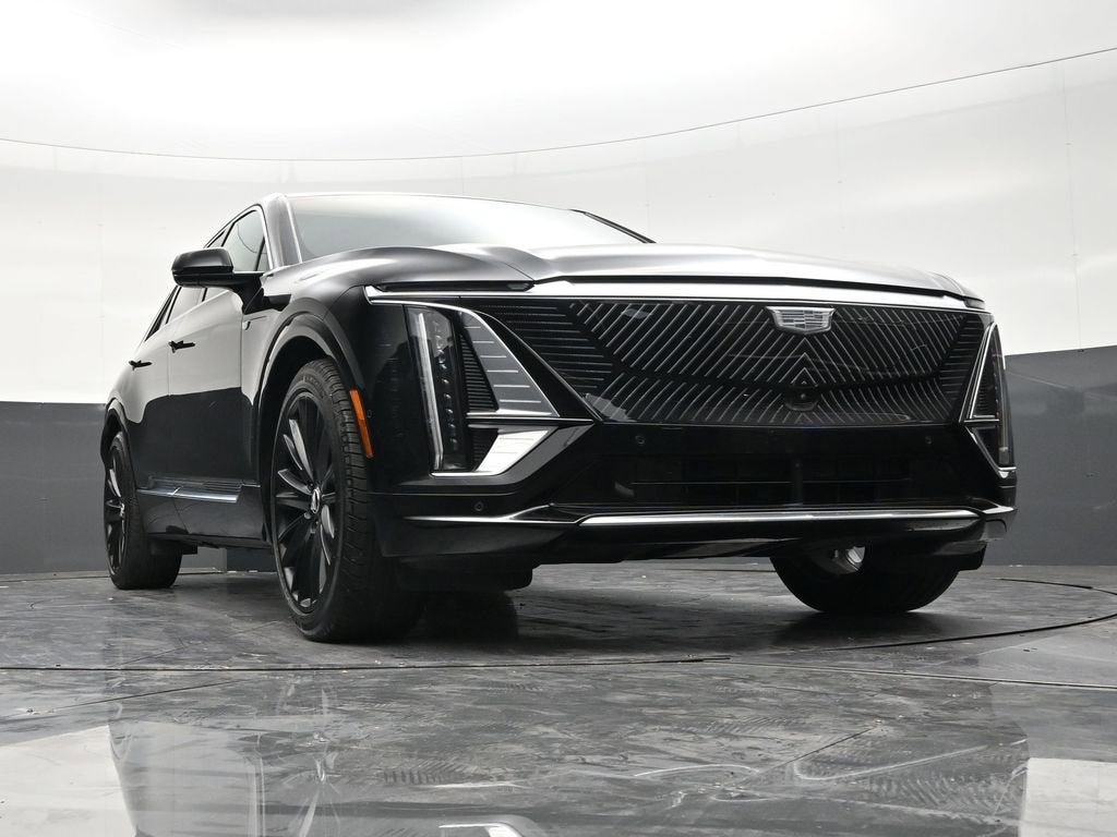 2025 Cadillac LYRIQ Luxury 2