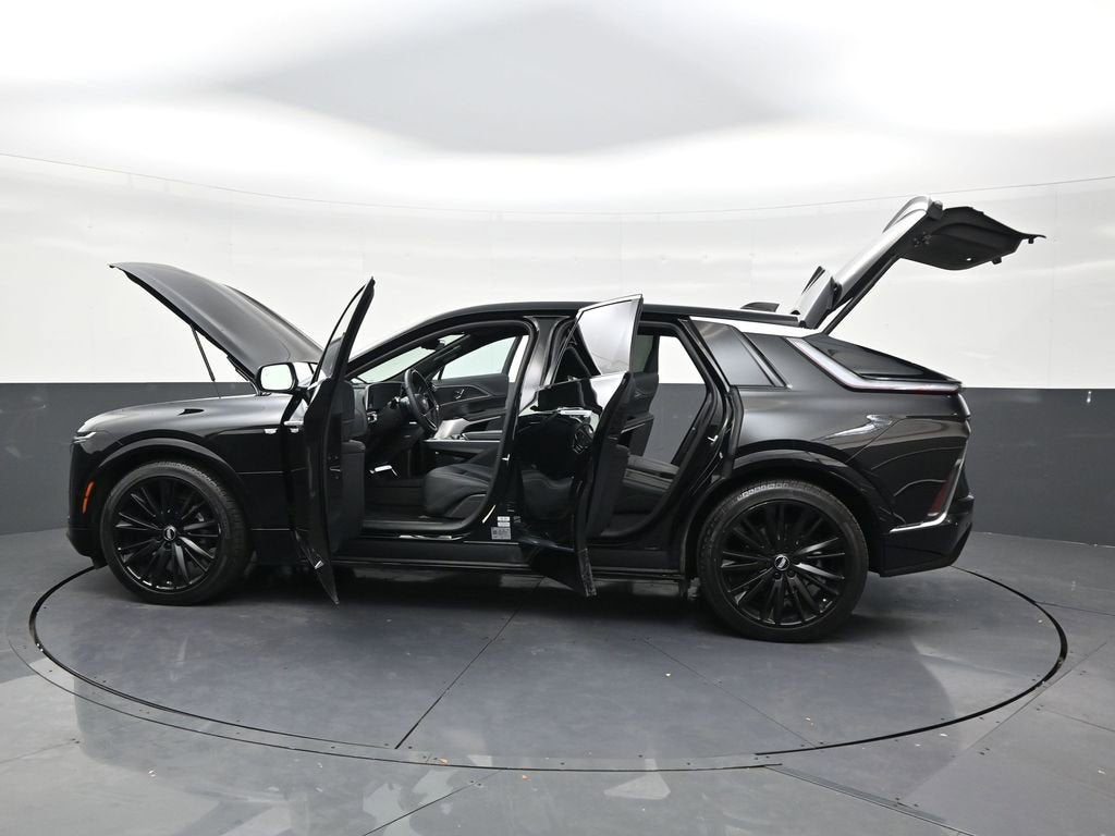 2025 Cadillac LYRIQ Luxury 2