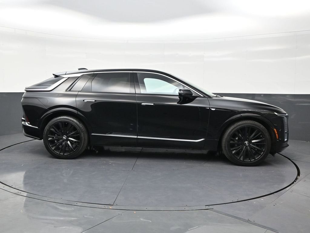 2025 Cadillac LYRIQ Luxury 2