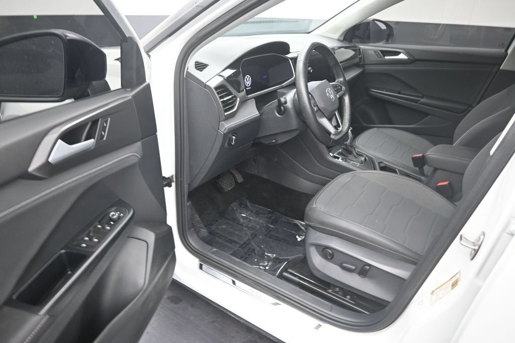 2025 Volkswagen Taos SE Black