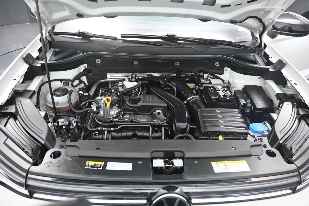 2025 Volkswagen Taos SE Black