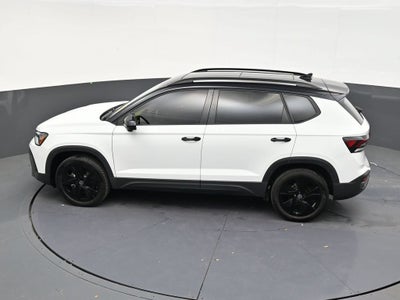2025 Volkswagen Taos SE Black