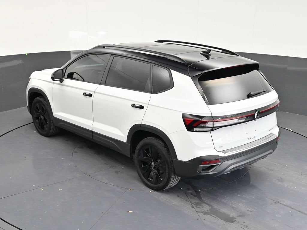 2025 Volkswagen Taos SE Black