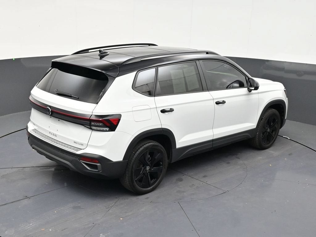 2025 Volkswagen Taos SE Black